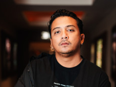 Sal Priadi Ungkap Proses Kreatif di Balik Lagu Kepala, Pundak, Kerja Lagi