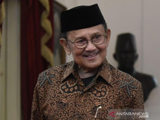 Rupiah Sentuh Rp17.600, Begini Cara BJ Habibie Menguatkan Rupiah saat Krisis 1998