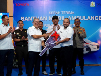 Bantu Pemulihan Aceh, Toyota Indonesia Serahkan Tiga Kijang Innova Ambulans