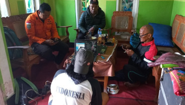 Pendaki Terjatuh di Semeru Ditemukan, Proses Evakuasi Terkendala Medan