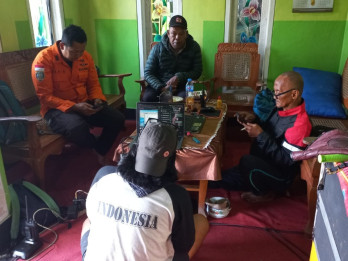Pendaki Terjatuh di Semeru Ditemukan, Proses Evakuasi Terkendala Medan
