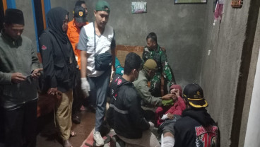 Nekat Mendaki Semeru Saat Ditutup, Pendaki yang Terjatuh Akhirnya Dievakuasi