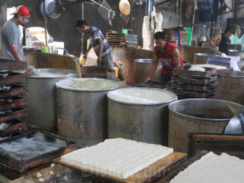 Harga Kedelai Melonjak, Perajin Tahu di Bandung Ancam Mogok Produksi