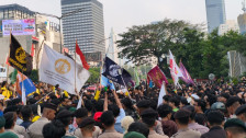 Seskab Teddy Unggah Aksi Bersih-bersih Usai Demo, Jalanan Disiapkan Kembali untuk Aktivitas Warga