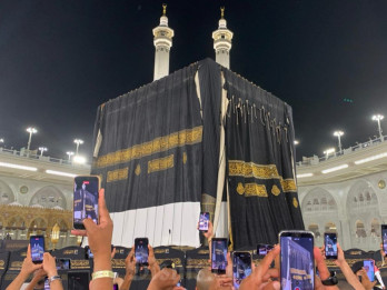 Laporan dari Makkah: Gema Takbir Iringi Penggantian Kiswah