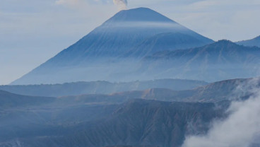 BB TNBTS Amankan 13 Pendaki Ilegal Gunung Semeru, 4 Orang Masih dalam Pencarian