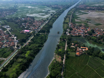 Air Sungai Ciujung Menghitam dan Berbau, Warga Duga Tercemar Limbah Industri