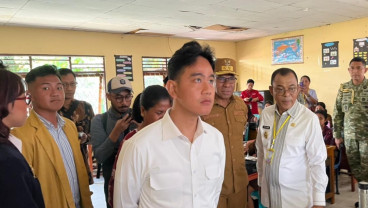 Tiba di NTT, Gibran Langsung Tinjau MBG di SMPN 1 Ndona