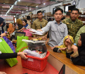 Wapres Ajak Anak Panti Asuhan Belanja Kebutuhan Sekolah
