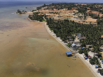Pantai Teluk Mata Ikan Batam Tercemar, Air Laut Keruh Diduga Tambang Ilegal