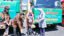 Genjot Hilirisasi, Khofifah Lepas Ekspor 405 Ton Ikan Kaleng dari Banyuwangi