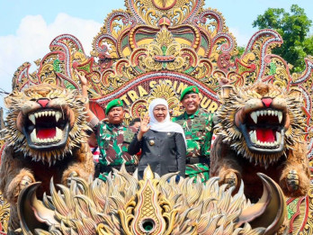 Gubernur Khofifah dan Pangdam V Brawijaya Buka Karnaval Budaya Bangkalan