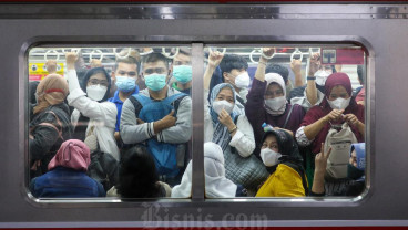 KAI Catat Jumlah Penumpang Kereta Api Naik, KRL Mendominasi