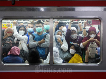 KAI Catat Jumlah Penumpang Kereta Api Naik, KRL Mendominasi