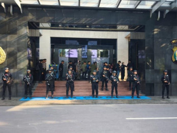 Brimob Kawal Ketat Gedung Promoter Polda Metro Jaya Jelang Konpers 3 Kasus Korupsi