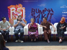 Ratna Riantiarno Tak Ingin Terjebak Interpretasi Lama di Pentas Teater Rumah Sakit Jiwa