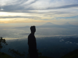 Pesona Tersembunyi Gunung Sumbing di Lereng Timur