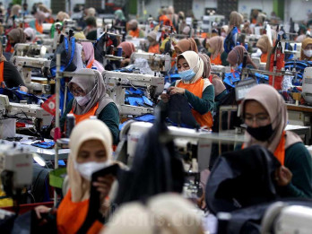 Daya Beli Belum Pulih, Ekonom Sebut Risiko PHK Industri Tekstil Masih Tinggi