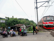 Petugas Penjaga Perlintasan KAI di Garut Dikeroyok Usai Tegur Pemotor
