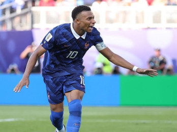 Momen Frustrasi Kylian Mbappe Menerjang Kiper Spanyol Unai Simon