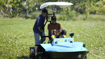 ITS Lakukan Uji Coba Traktor Listrik untuk Lahan Gambut Pesanan Mentan Amran