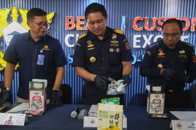 Bea Cukai Soetta Gagalkan Penyelundupan 3,3 Kg Bahan Baku Ekstasi Cair