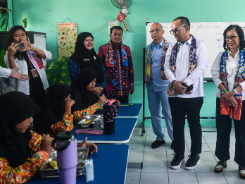 PPATK Tinjau Program Makan Bergizi Gratis Grab-OVO di Sekolah Khusus Tangerang