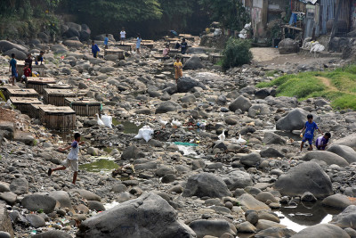 Debit Sungai Ciliwung Menyusut, BMKG Waspadai Kemarau Kering 2026
