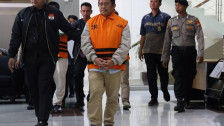 KPK: Bupati Lombok Barat Terima Suap Alphard, Hermes hingga Sapi Kurban