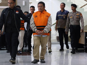 KPK: Bupati Lombok Barat Terima Suap Alphard, Hermes hingga Sapi Kurban