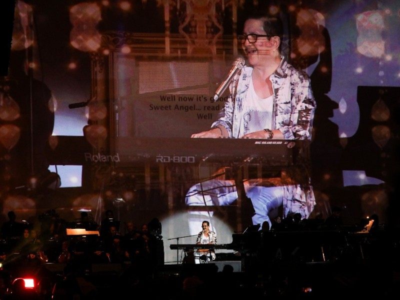 Presiden Direktur PT Freeport Indonesia Tony Wenas tampil dalam konser tunggal bertajuk The Piano Man di The Ballroom Djakarta Theater, Jakarta, Jumat (7/6/2024)/Bisnis-Arief Hermawan P