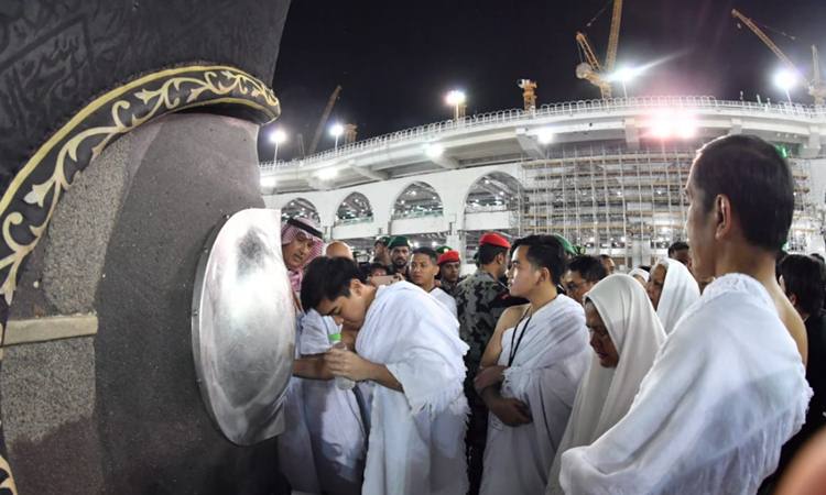 Ibadah Umrah, Jokowi dan Keluarga Masuk ke Dalam Kakbah