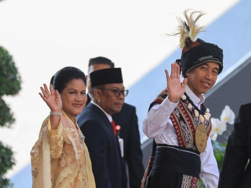 Foto-foto Jokowi Pakai Baju Adat Tanimbar Maluku di Sidang Tahunan MPR RI