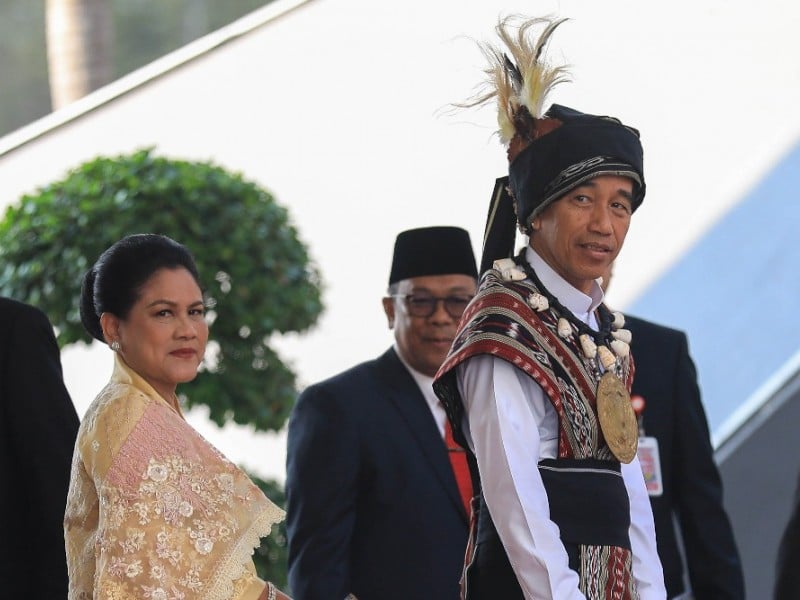 Foto-foto Jokowi Pakai Baju Adat Tanimbar Maluku di Sidang Tahunan MPR RI