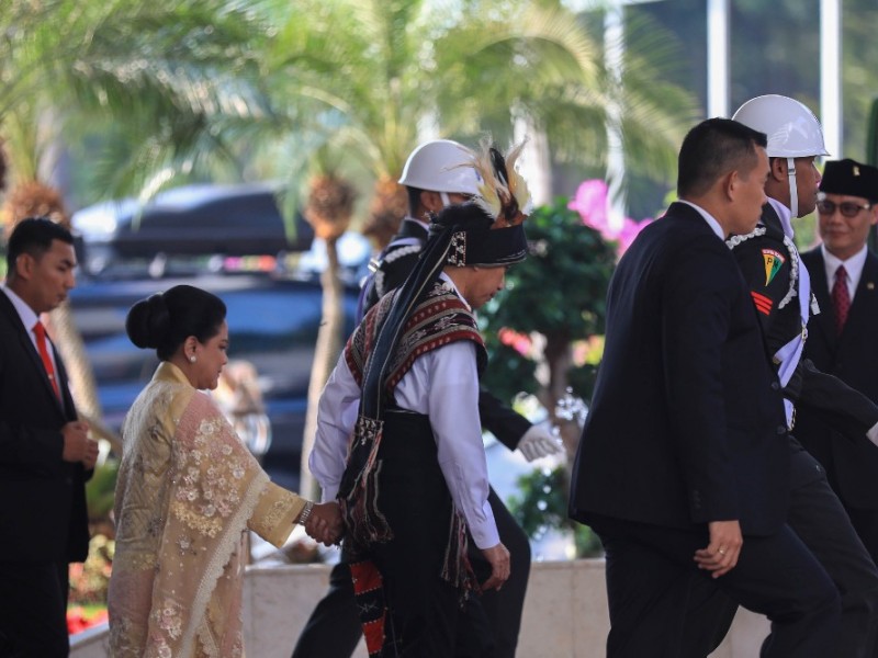 Foto-foto Jokowi Pakai Baju Adat Tanimbar Maluku di Sidang Tahunan MPR RI