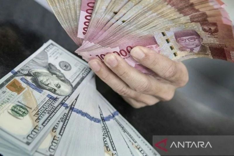 Dolar AS Kian Perkasa, Rupiah Keok di Ambang Rp16.000