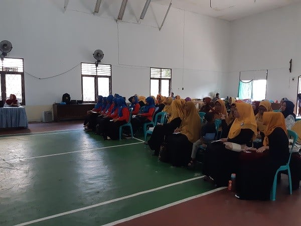 Peserta menyimak penjelasan pada kegiatan training of trainer (ToT) untuk kegiatan urban farming budi daya cabai dan sayuran dalam Program Wanita Matilda yang diinisiasi oleh Kantor Perwakilan Bank Indonesia Balikpapan