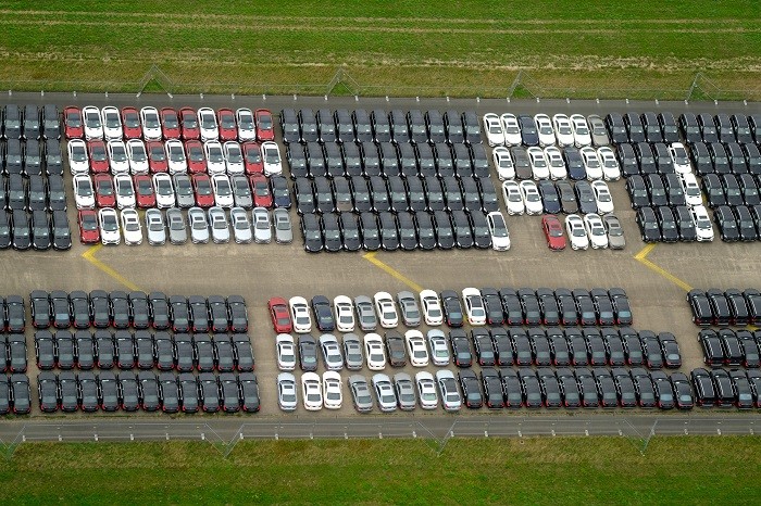 Ribuan SUV Mercedes Menumpuk di Bandara Jerman