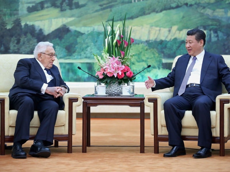 Presiden China Xi Jinping dan mantan Menteri Luar Negeri Amerika Serikat (AS) Henry Kissinger./ Bloomberg 
