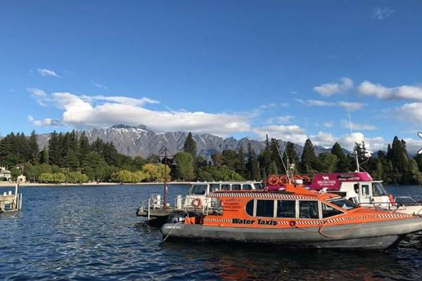 Menikmati Indahnya Danau dan Gunung di Queenstown Selandia Baru