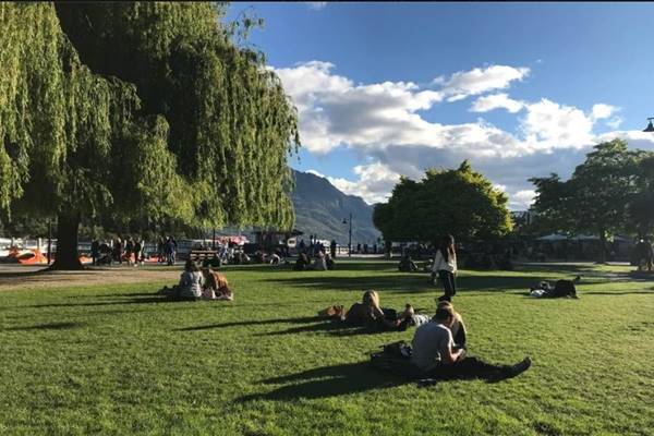 Menikmati Indahnya Danau dan Gunung di Queenstown Selandia Baru