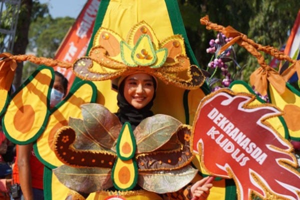 Karnaval Batik Jawa Tengah Meriahkan Pemalang