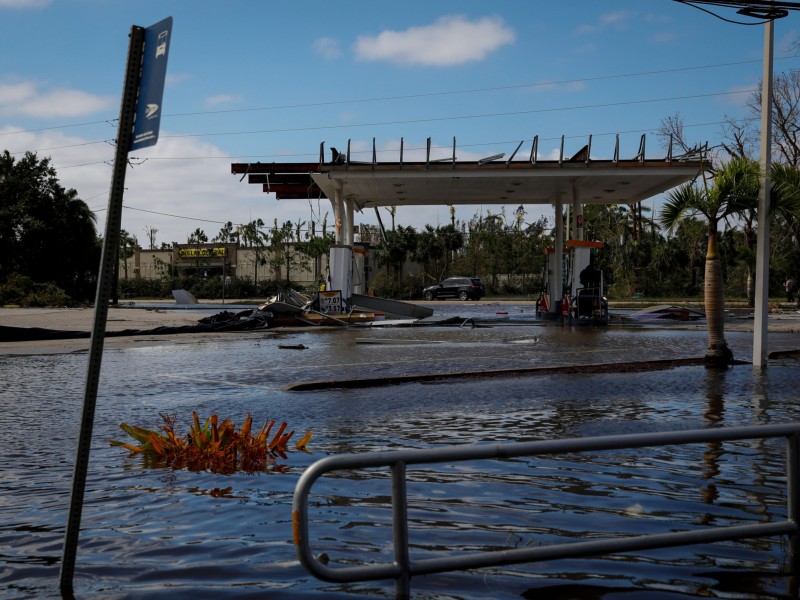 Foto-Foto Dahsyatnya Badai Ian Terjang Florida AS