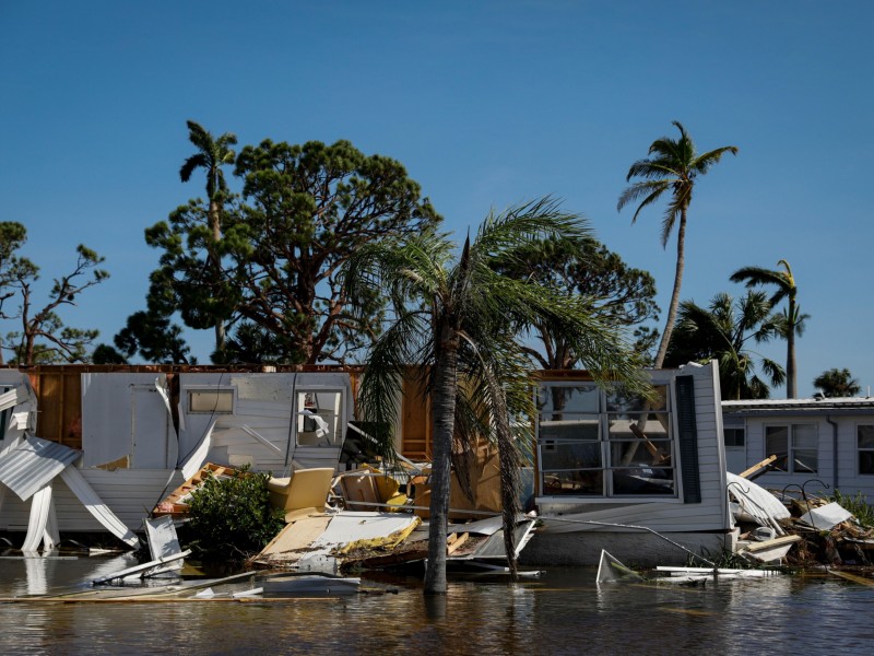 Foto-Foto Dahsyatnya Badai Ian Terjang Florida AS