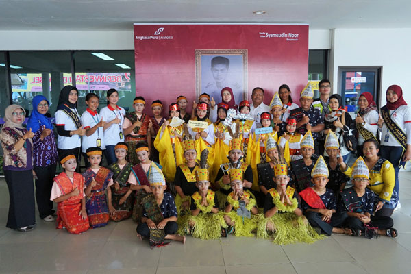 Peringatan Hari Pahlawan, Bandara Syamsudin Noor Tampilkan Tarian Daerah