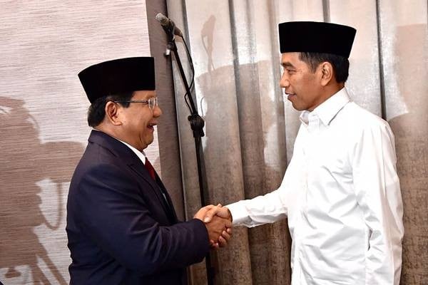 DEBAT CAPRES 2019: Prabowo Geram & Malu, Sandi Pijat Bahu, Ma’ruf Gugup, Jokowi Tegas