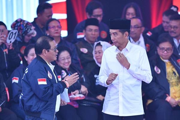 DEBAT CAPRES 2019: Prabowo Geram & Malu, Sandi Pijat Bahu, Ma’ruf Gugup, Jokowi Tegas