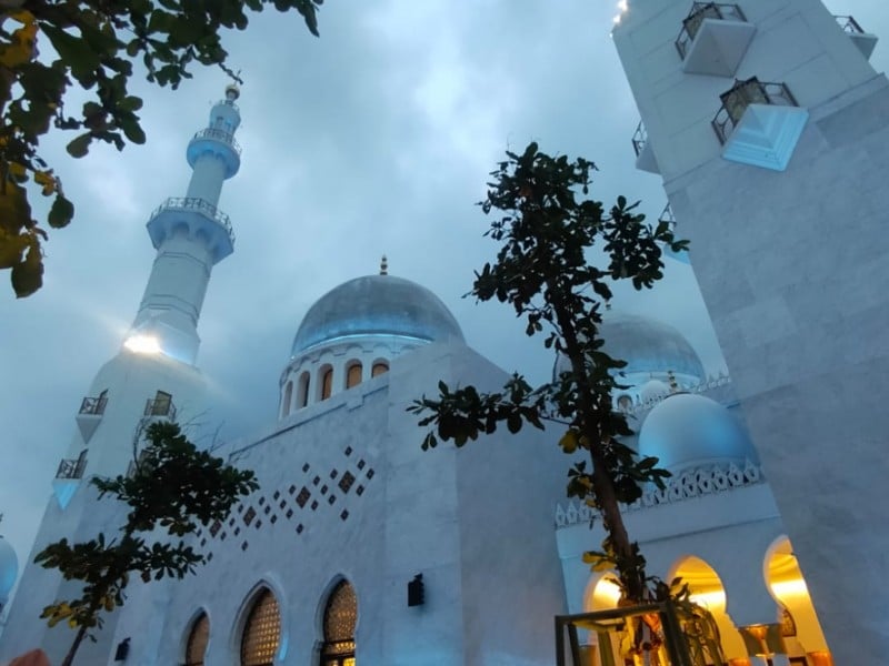 Masjid Raya Sheikh Zayed/Bisnis-Restu