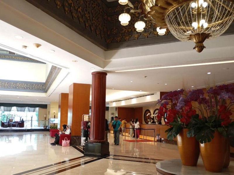 Kondisi terkini Hotel Sultan yang ramai pengunjung usai gelaran Pilpres, Rabu (6/3/2024) - BISNIS/Alifian Asmaaysi