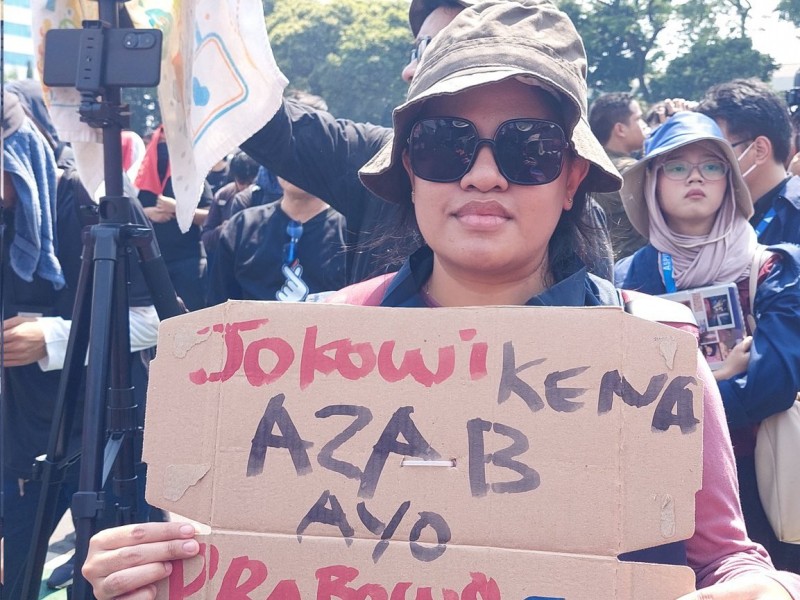 Foto-foto Demo "Peringatan Darurat" di Depan Gedung DPR Hari Ini